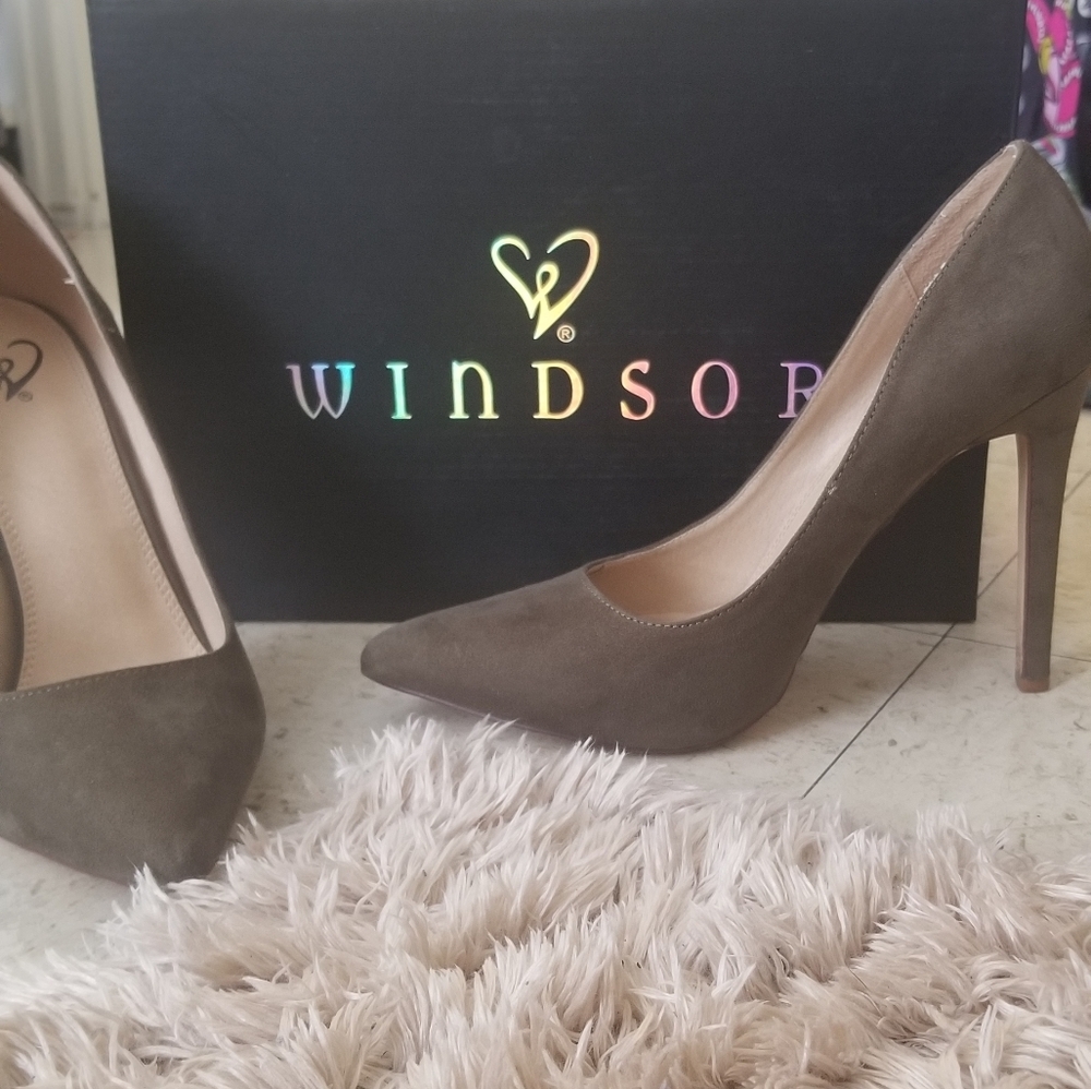 Olive suede Windsor heels